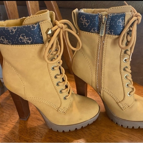 Guess Women’s Tetia Platform Bootie NWOT size 5.5 - Picture 4 of 11